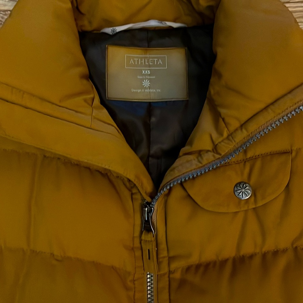 EUC Athleta Puffer Vest Camel Size XXS - Picture 3 of 4